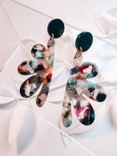 Load image into Gallery viewer, Abstract Flowers in UnClay