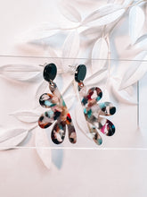 Load image into Gallery viewer, Abstract Flowers in UnClay