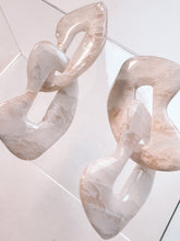 Load image into Gallery viewer, Abstract Links in White Quartz